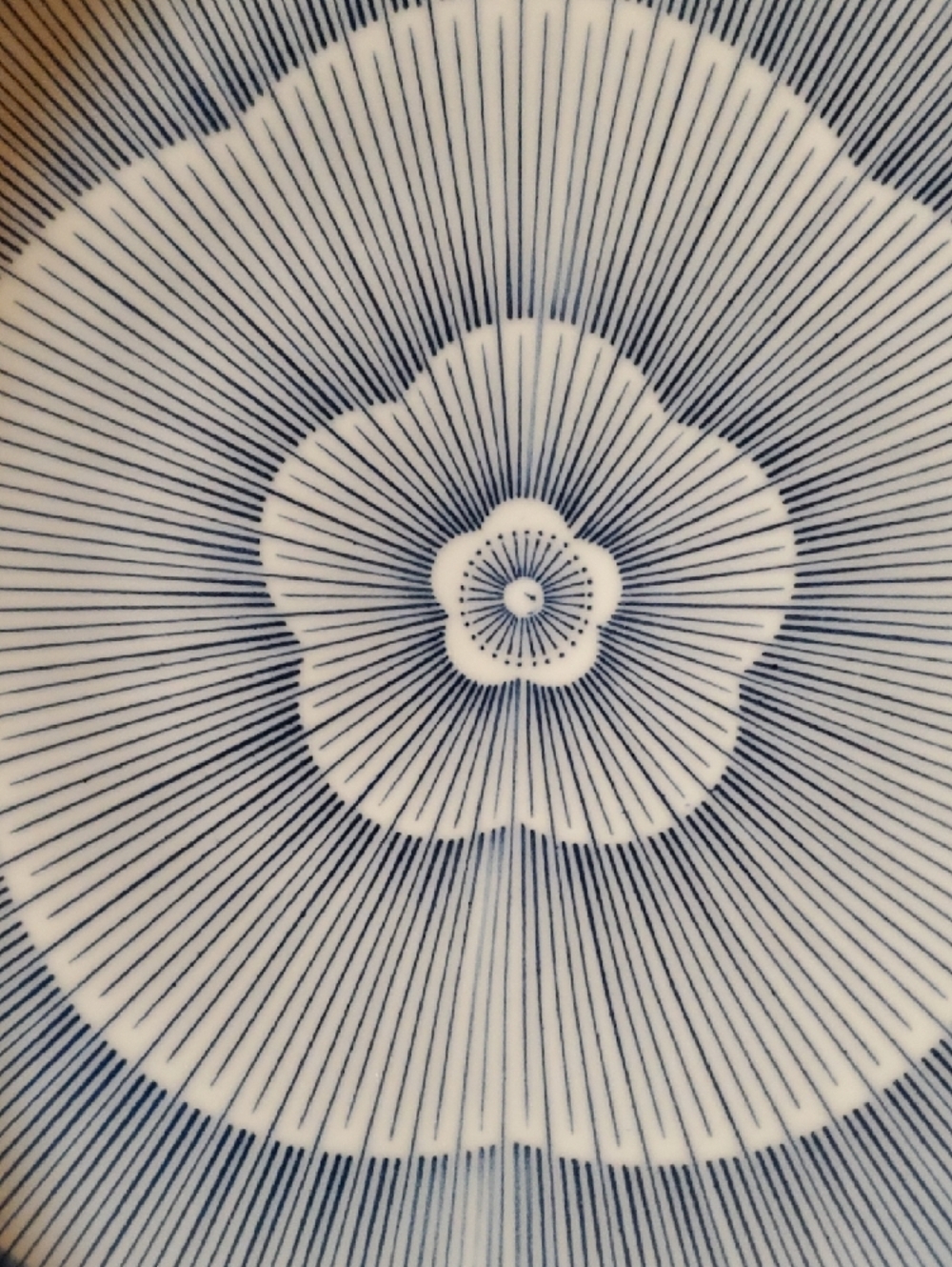 Vintage Blue And White Radiating Lines Serving Bowl - Picture 11 of 12